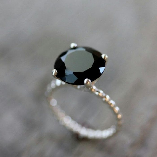 Anillos de compromiso ¡30 Alternativas Divinas Negras!