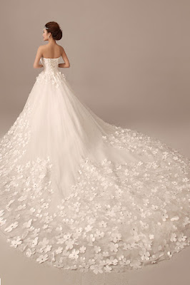 Vestidos de novia con cola larga 