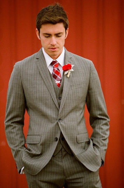 Traje de novio rayado 